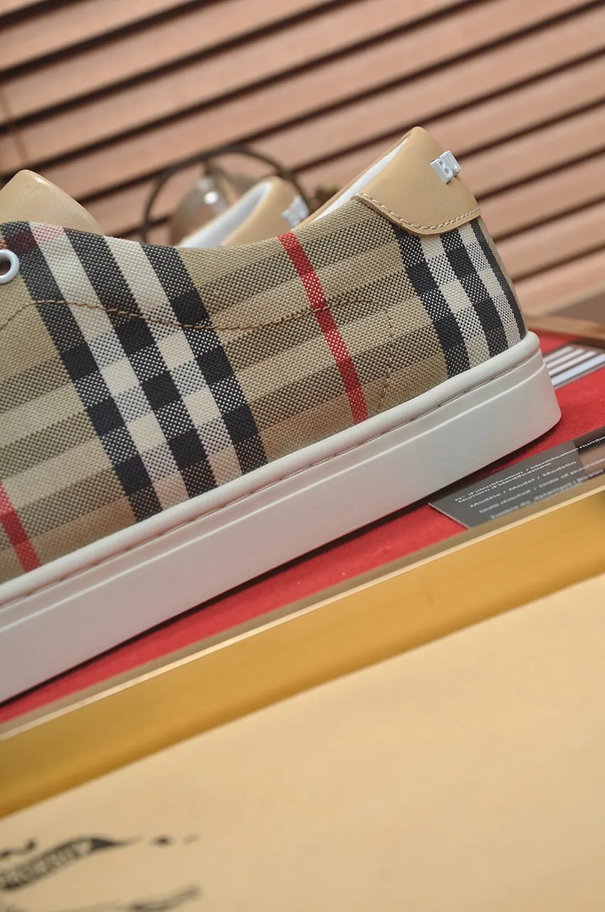 Men's shoes💰480💶[Burberry] (cowhide lining) classic low-top sneakers｜Imported cowhide with classic plaid fabric｜Cow leather lining｜Original outsole｜Fine workmanship and comfortable to wear Size: 38-44 (customized at 45)